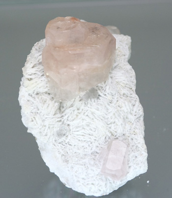 Morganite on Clevelandite photo image