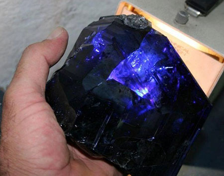 Tanzanite Crystal photo image