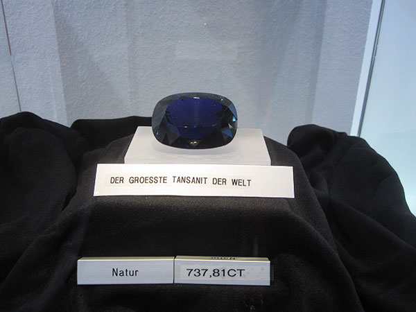 Tanzanite photo image